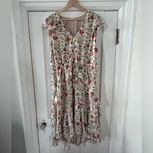 Vintage floral + Swiss dot patterned garden party dress 🌿